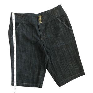 Jean shorts with cotton feel. Dark blue/black